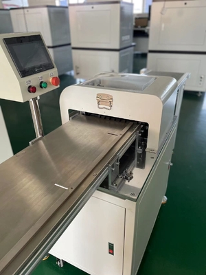 PCB-Abschlagmaschine mit Hochgeschwindigkeits-Stahlblättern und Förderbandlinie