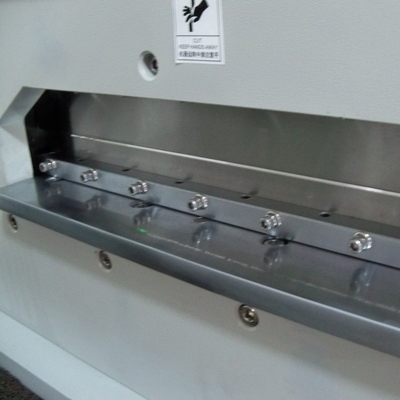 PCB-V-Cut-Maschine 450mm Schneidmaschine PCBA, FR4, LED-Linghtbar, Aluminiumplatte