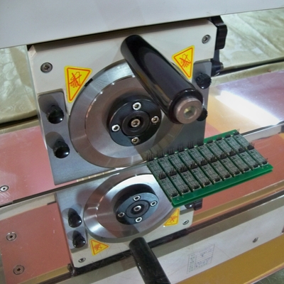 Genaue und wirtschaftliche PCB-Schneidmaschine Schnittdicke 0,6 ~ 3,5 mm