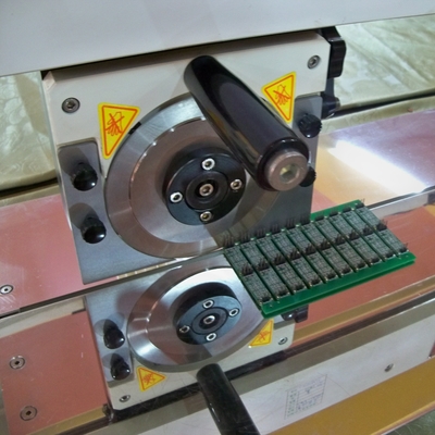 PCB-Separator für mobile Elektronik mit linearen und kreisförmigen Stahlblättern