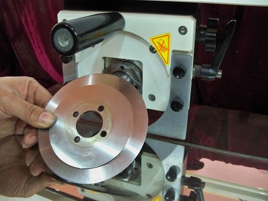 CWV-1M Schnelle, präzise, wirtschaftliche PCB-Trennmaschine für Platten bis 24 cm lang