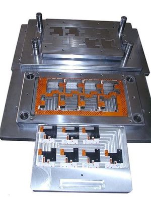 Metall PWBs Depaneling, das Bearbeitungsblech stempelt, sterben, lochende Werkzeugausstattung PWBs