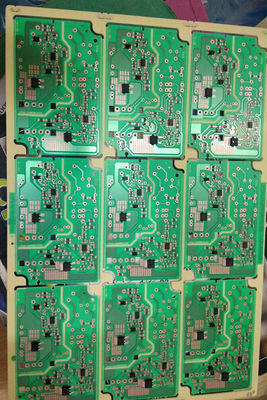 Weiterentwickelte PCB-V-Schneidmaschine mit einer inneren Spannung von weniger als 200 für die Rissverhütung