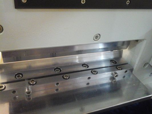 PCB-V-Schneidmaschine für Aluminium-Substrat 220V RUV pneumatisch