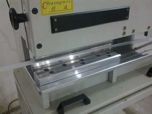 PCB-V-Schneidmaschine für Aluminium-Substrat 220V RUV pneumatisch