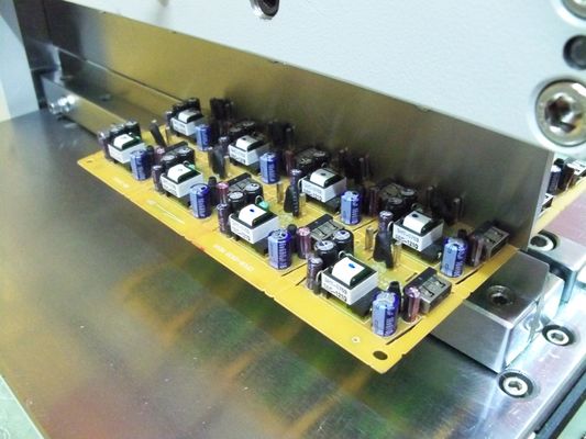 Aluminiumbrett benutzen V-geschnittenes PWB-Trennzeichen mit Japan-Hochgeschwindigkeitsstahlblättern