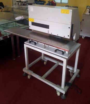 Pneumatisch gefahrene Trennzeichen-Maschine PWB-FR4, motorisierte Maschine CWVC-3 PWBs Depaneling
